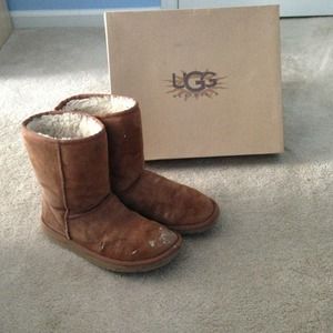Authentic UGG boots in chestnut