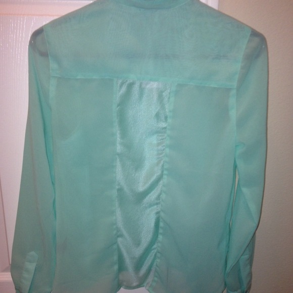 ▪️SOLD IN BUNDLE▪️Sheer Turquoise Top - Picture 3 of 4