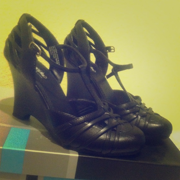 Black strappy wedge