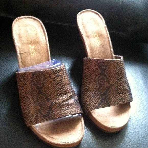 Aerosoles wedges brown snake
