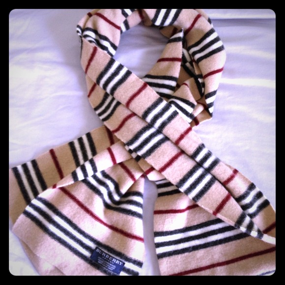 SOLD !!! Authentic burberry scarf
