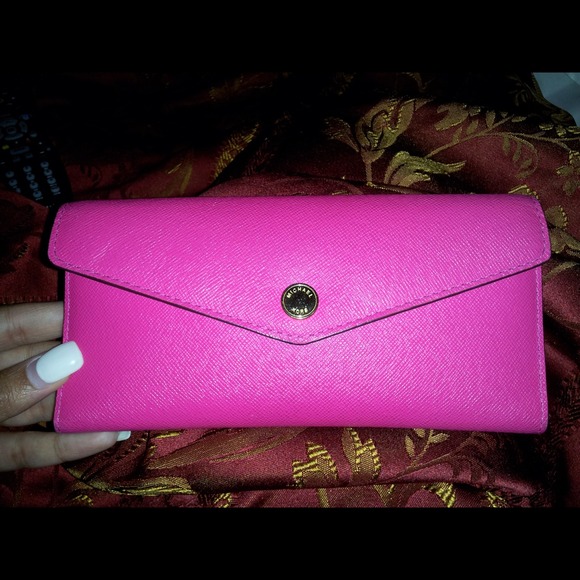 ***SOLD****Micheal Kors Hot Pink Carry All Wallet!