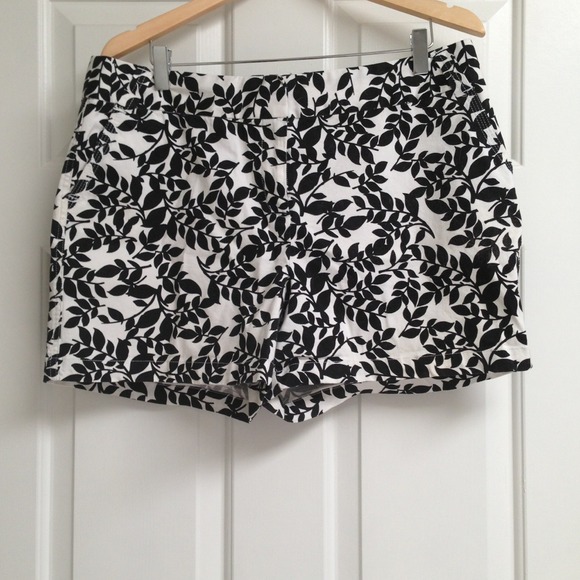 *SOLD* Black and white patterned shorts