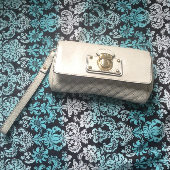 Marc Jacobs Clutches & Wallets - ❗S O L D ❗🎀VINTAGE Marc Jacobs Wristlet🎀