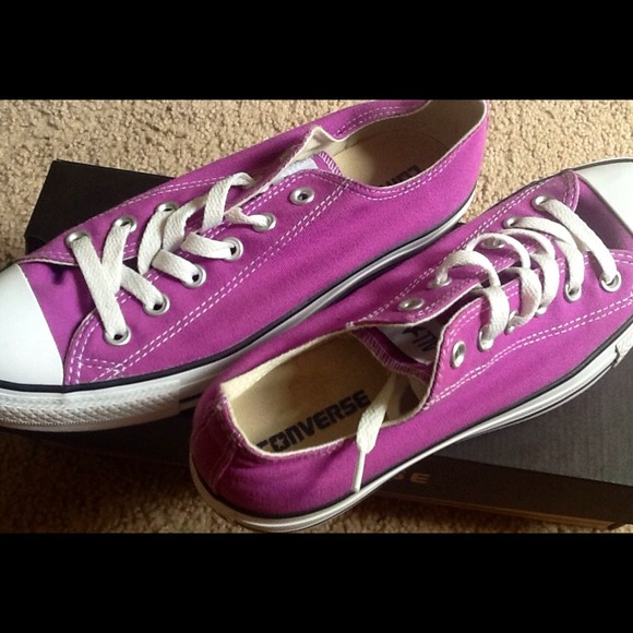 ❌SOLD❌✨💜Converse Iris Orchid Low Tops💜✨LIKE NEW! - Picture 2 of 4