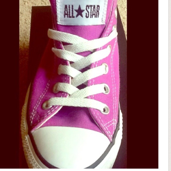 ❌SOLD❌✨💜Converse Iris Orchid Low Tops💜✨LIKE NEW! - Picture 3 of 4