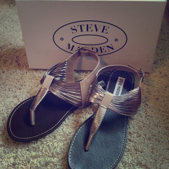 *HOLD* BRAND NEW Steve Madden nude/pewter sandals