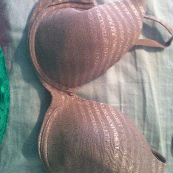 Victoria's Secret 34DD bras