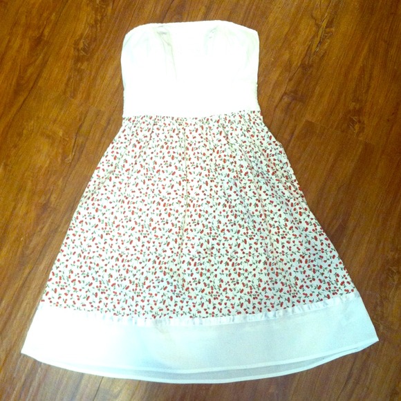 Adorable cherry sundress 🍒