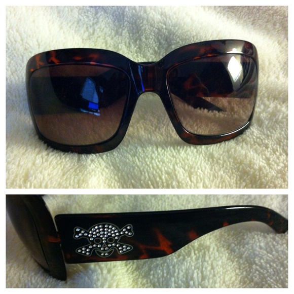 SOLD❤Chic Brown Skull Sunglasses!❤