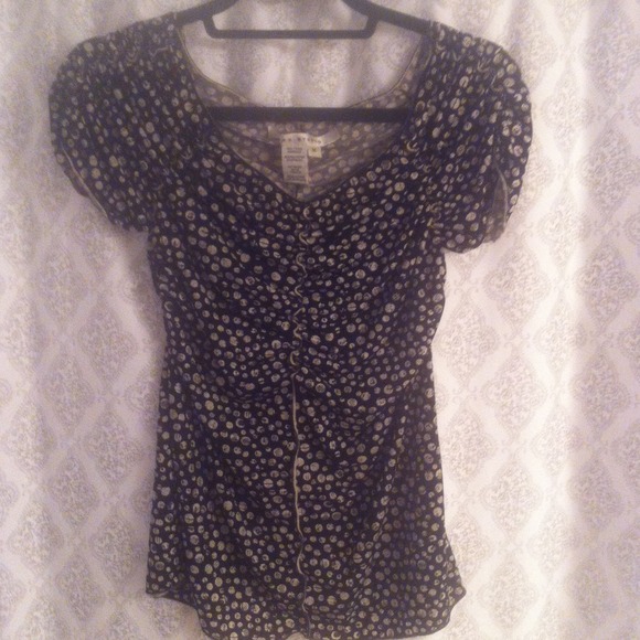 50% off $18 Form fitting Max Studio blouse