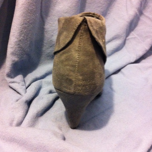 Grey suede booties - Picture 2 of 3