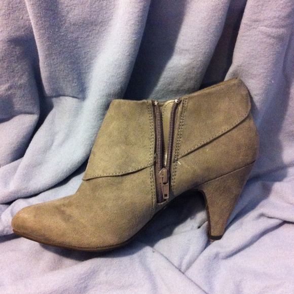 Grey suede booties - Picture 3 of 3