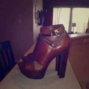 Jessica Simpson plat form heel