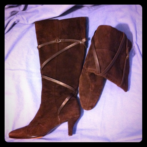 **Reduced price** Knee-high brown suede boots