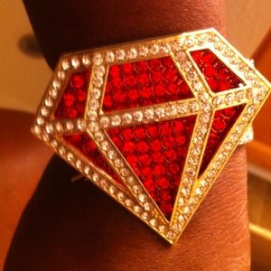 Diamond shape bracelet