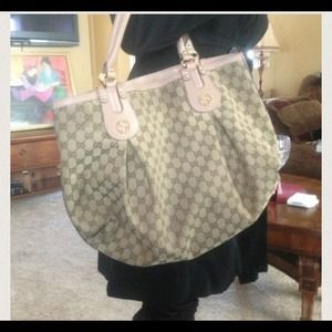 Large Gucci Hobo (100% Authentic)