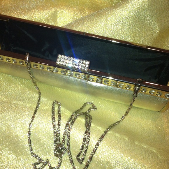 Glitzy Glam Clutch - Picture 3 of 4