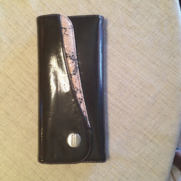 Kenneth Cole brown wallet with built in coin purse - Picture 1 of 4