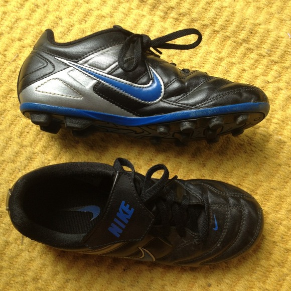 Nike Soccer Shoes 2.5Y kids