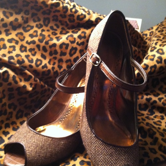 Brown tweed pumps!