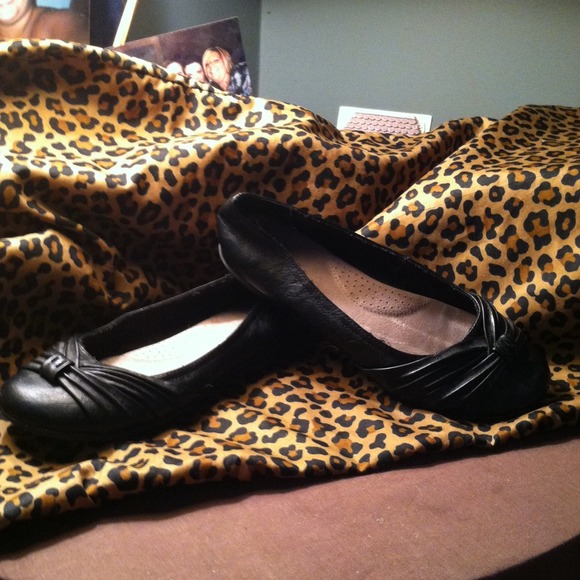 Black ballerina flats!