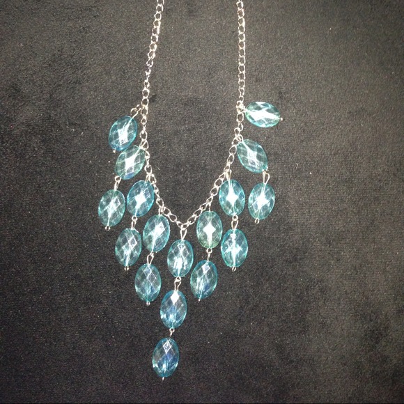 Crystal clear color necklace - Picture 3 of 4