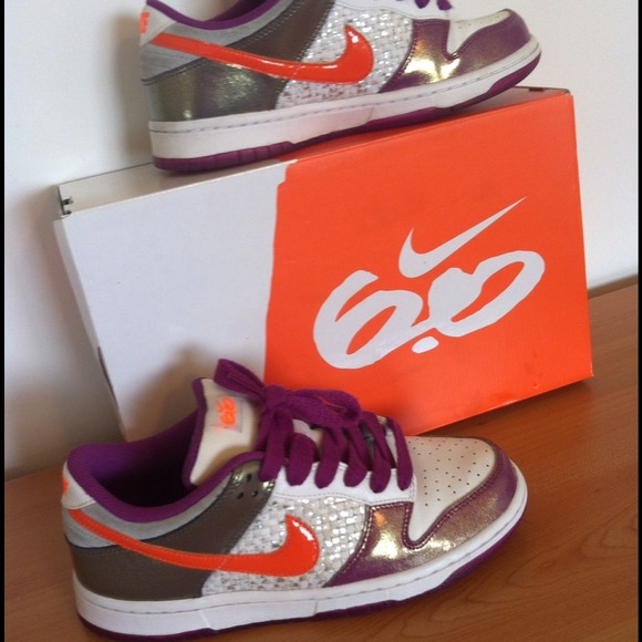 Women's  Nike Dunk Low 6.0 size 8