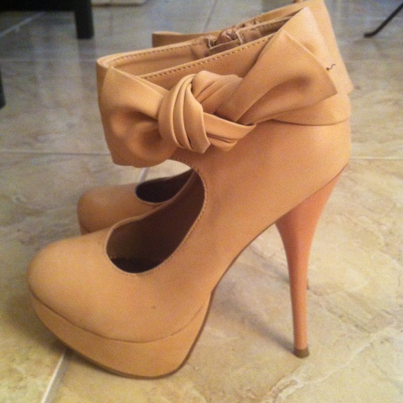 Beige soft leather heels