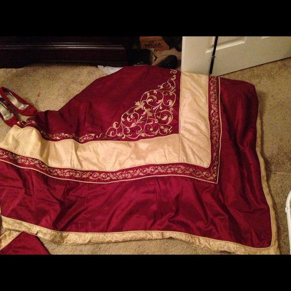 đź’˘SOLDđź’˘Gorgeous Queen Bedding - Picture 2 of 4
