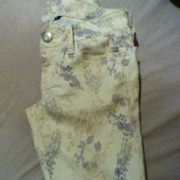 Nwot. American eagle print jeans