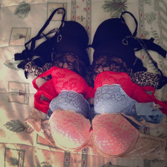🚫SOLD🚫Lot of 6 Victoria Secret Bras