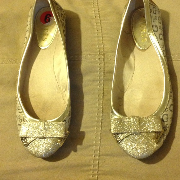 Guess Flats REDUCED - Picture 2 of 3