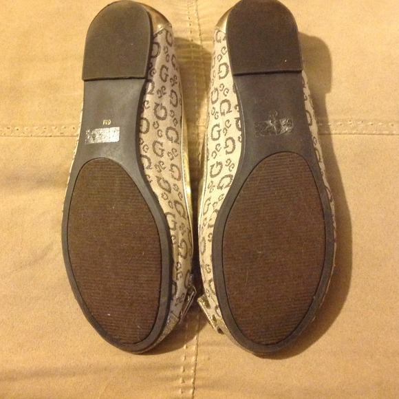 Guess Flats REDUCED - Picture 3 of 3