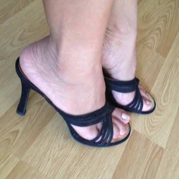 Shoes - Picture 2 of 3
