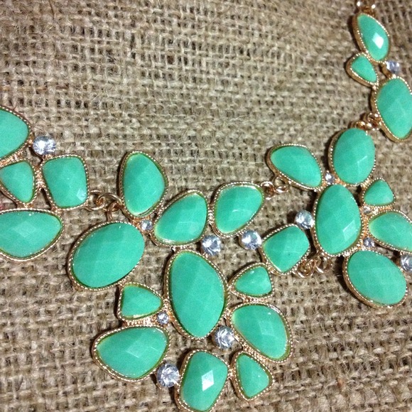 Lovely Green Resin Necklace with Crystals. - Picture 2 of 4