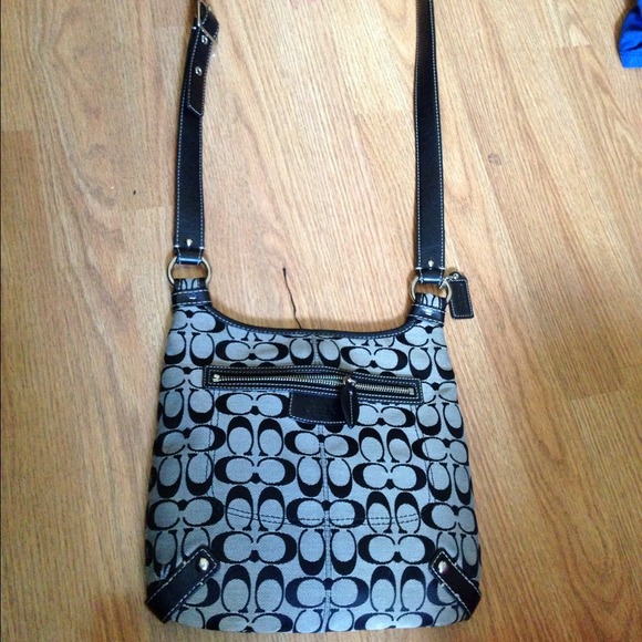 ⚠Reduced⚠ Coach sling bag