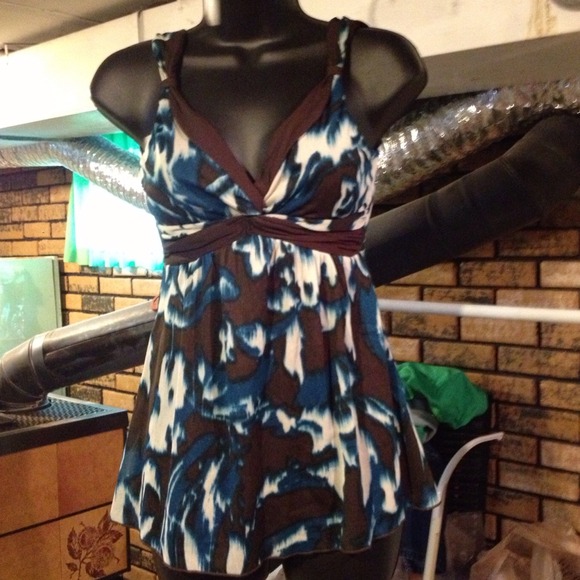 NWOT vneck tank - Picture 1 of 4