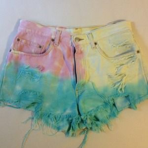 SOLD IN BUNDLE// Vtg Tiedye Levi's Cutoffs
