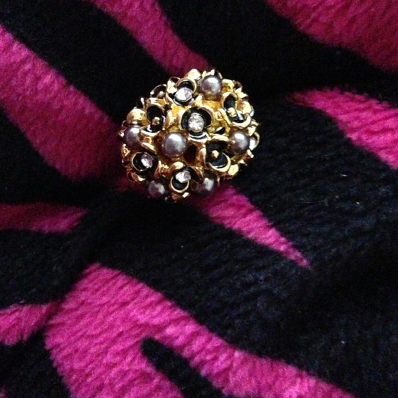 Unique flower ring 🌸 - Picture 2 of 4