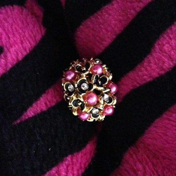 Unique flower ring 🌸 - Picture 3 of 4