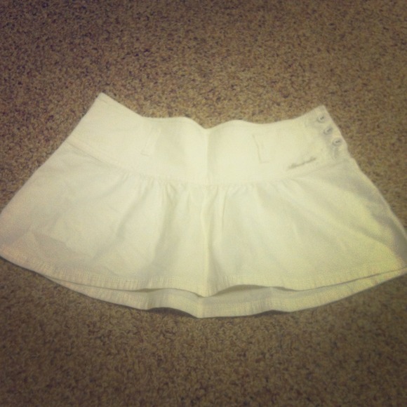 NWOT white Abercrombie skirt.