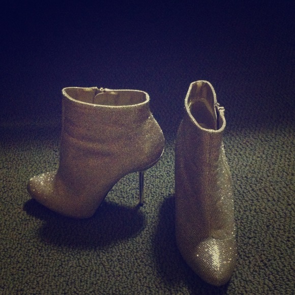 Sparkly sexy booties!