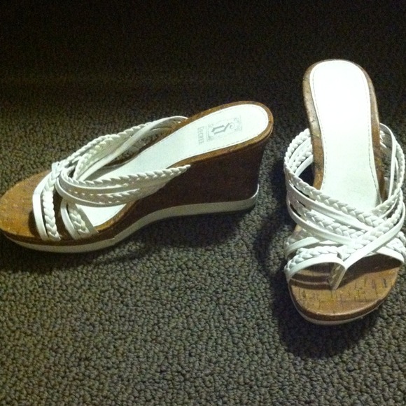 White and cork wedge