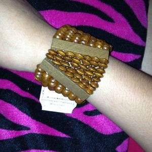 Wood bead bracelet 💟