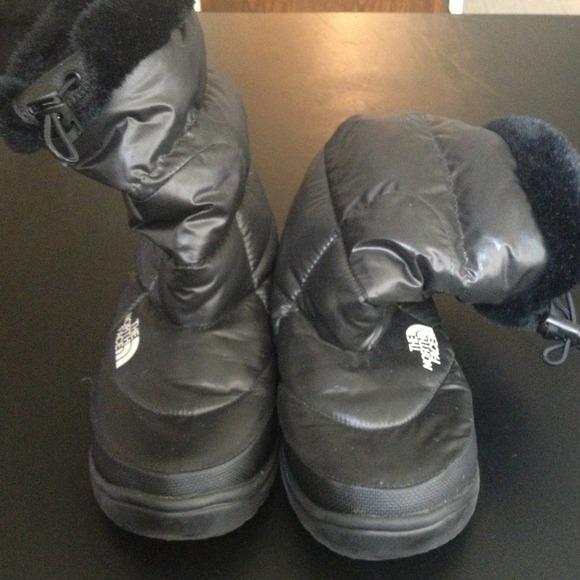 North Face snow boots, size 7 women, black