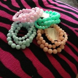 Mint color pearls bracelet