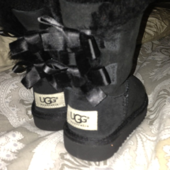 Size 7 toddler girl black Uggs