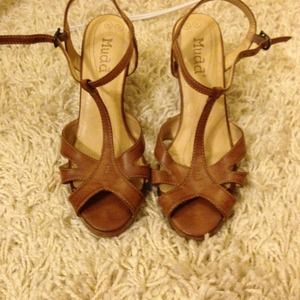 MUDs brown t-strap heels