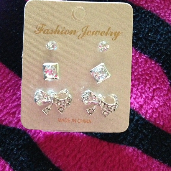 Diamond,bow bundle earring set - Picture 2 of 2